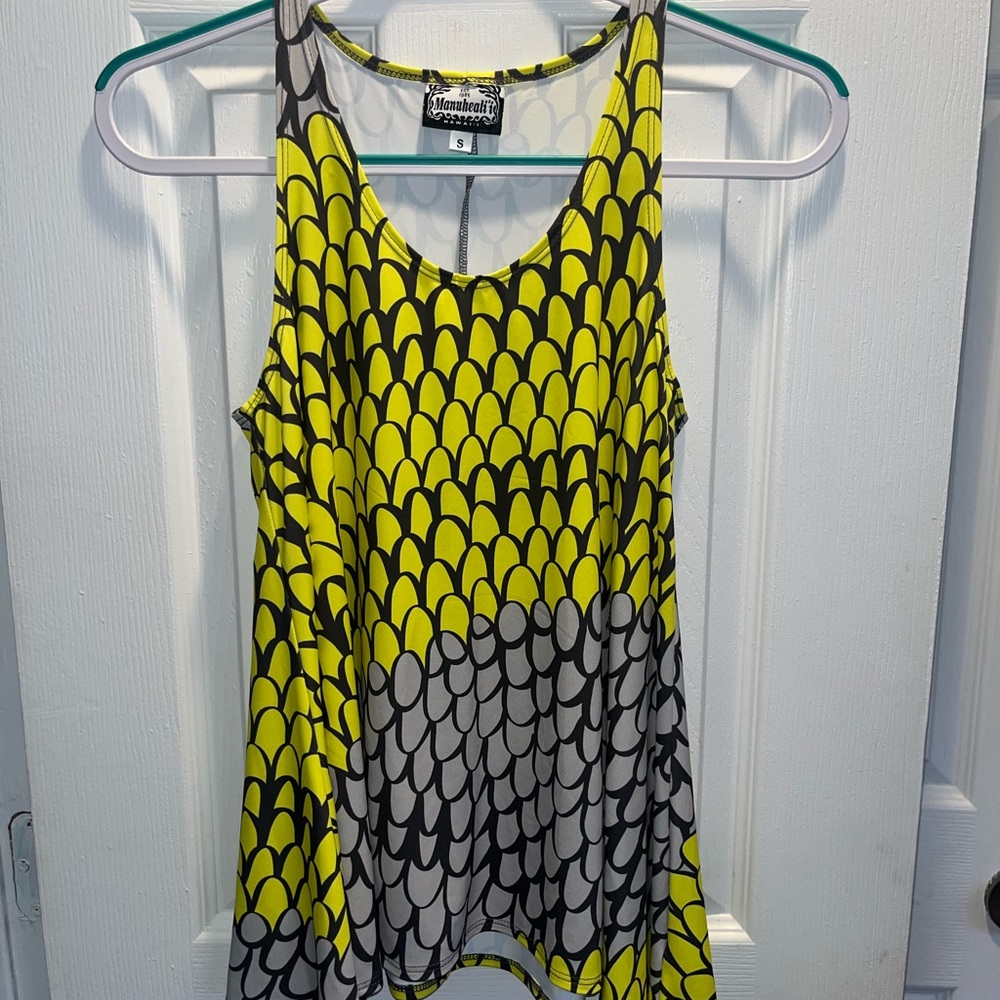 Manuhealii tank top